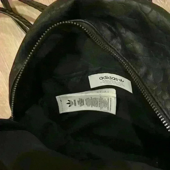Adidas black animal print mini backpack with 2 zipper pockets - Picture 3 of 7